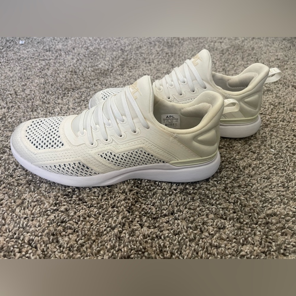 Women’s APL Techloom Tracer Sneakers Shoes Cream Size 8